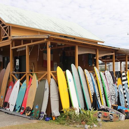 מלון אונה Tropical Surf House Okinawa מראה חיצוני תמונה