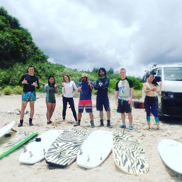 מלון אונה Tropical Surf House Okinawa מראה חיצוני תמונה