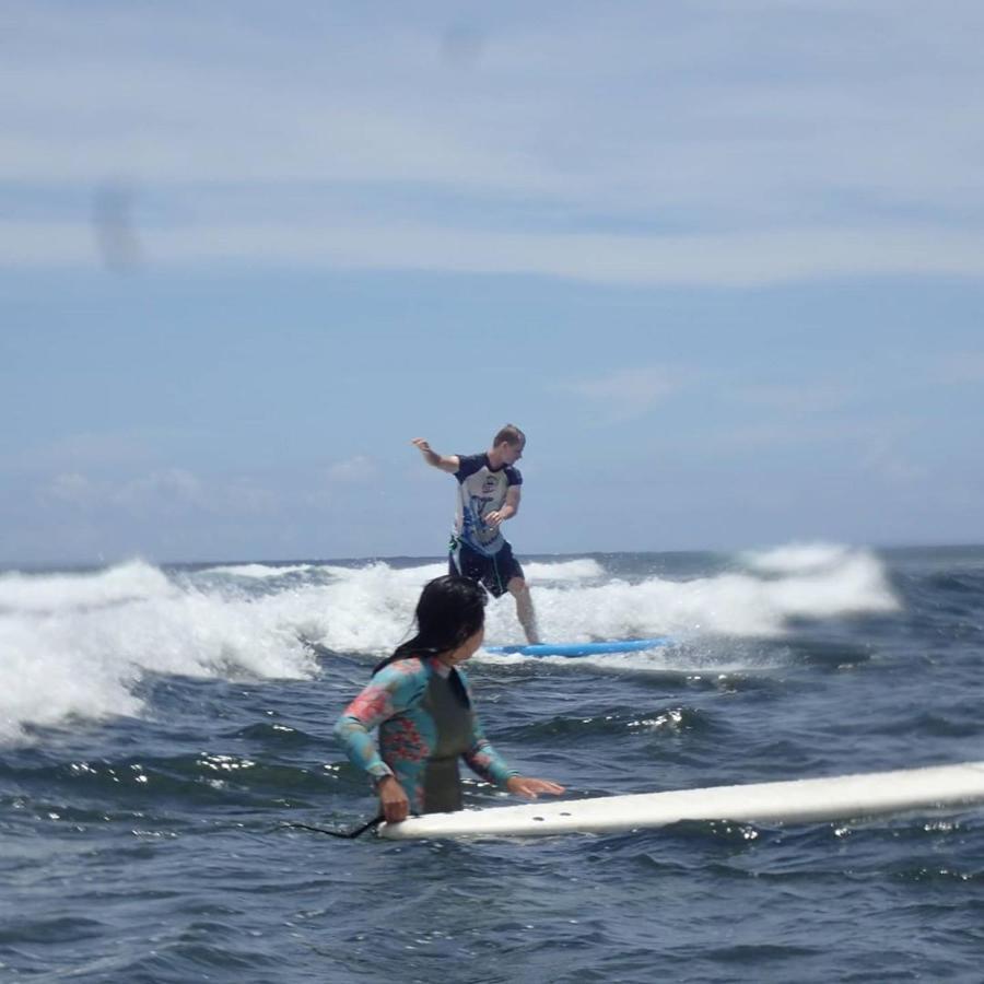 מלון אונה Tropical Surf House Okinawa מראה חיצוני תמונה
