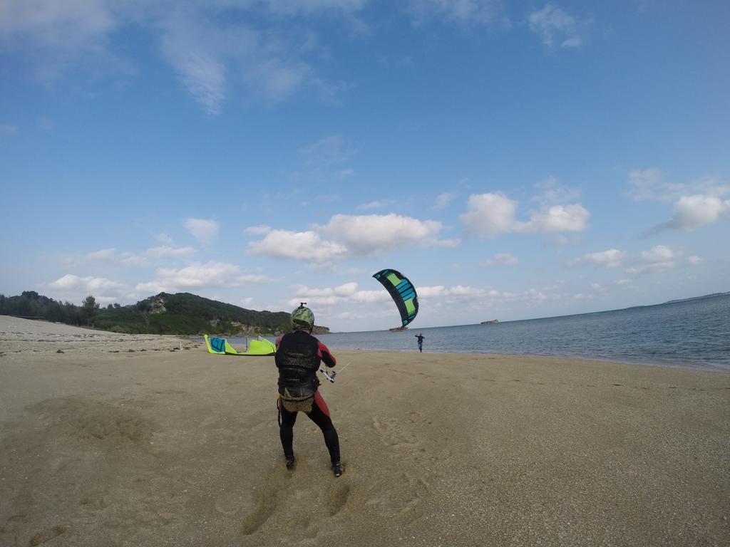 מלון אונה Tropical Surf House Okinawa מראה חיצוני תמונה
