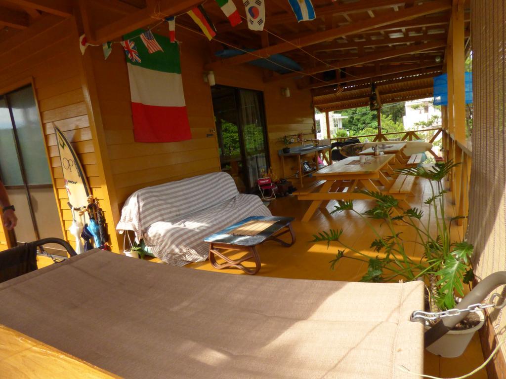 מלון אונה Tropical Surf House Okinawa מראה חיצוני תמונה