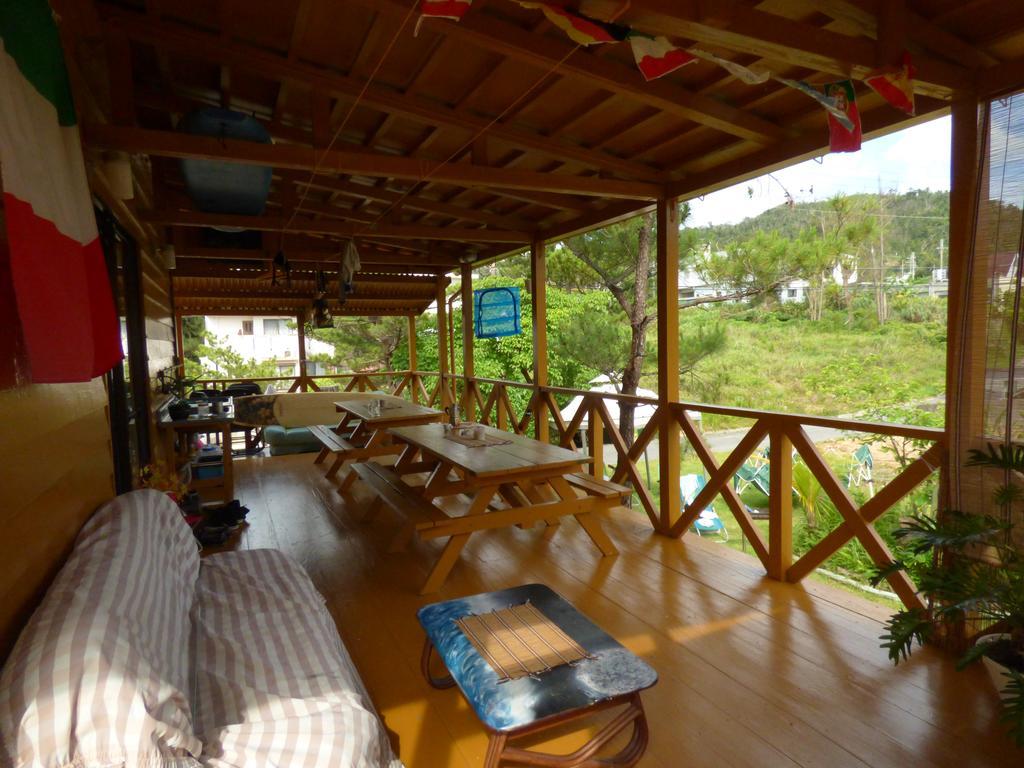 מלון אונה Tropical Surf House Okinawa מראה חיצוני תמונה