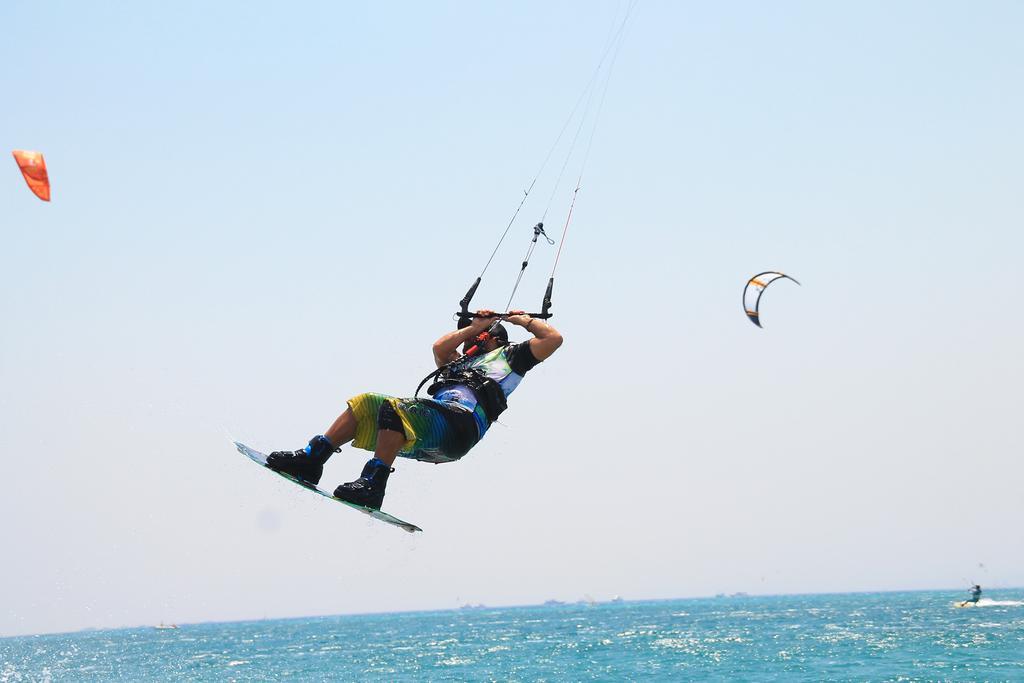 מלון אונה Tropical Surf House Okinawa מראה חיצוני תמונה