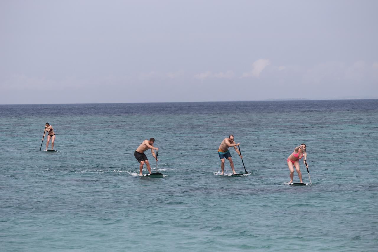 מלון אונה Tropical Surf House Okinawa מראה חיצוני תמונה