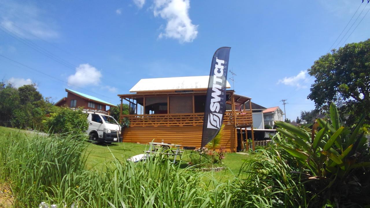 מלון אונה Tropical Surf House Okinawa מראה חיצוני תמונה